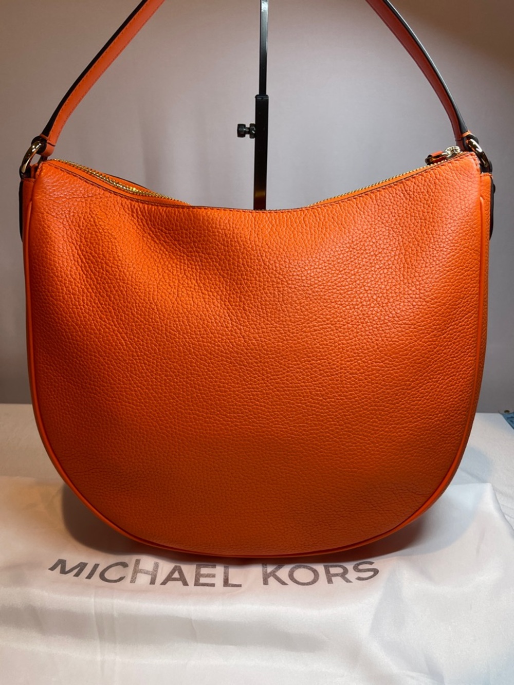Michael Kors Dover Large Leather Shoulder Bag - Picture 5 of 14